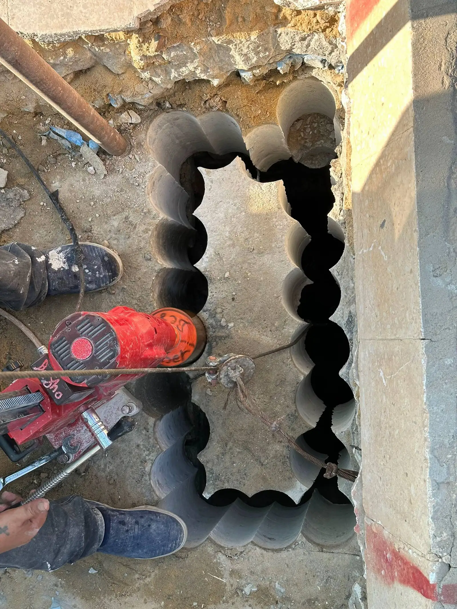 تنفيذ فتحة مستطيلة كبيرة بحواف مستقيمة. - كور دريل مصر لقص وتخريم الخرسانة